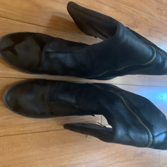 Boots - Picture 3 of 9